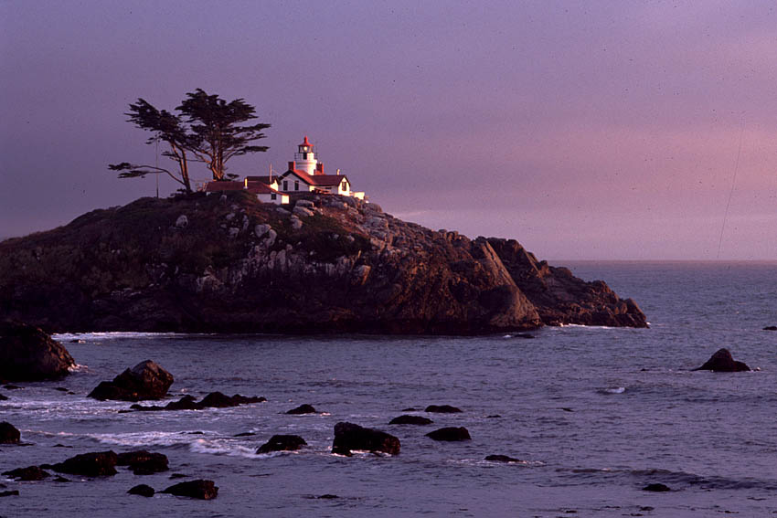 Photo of battery point lighthouse at sunset